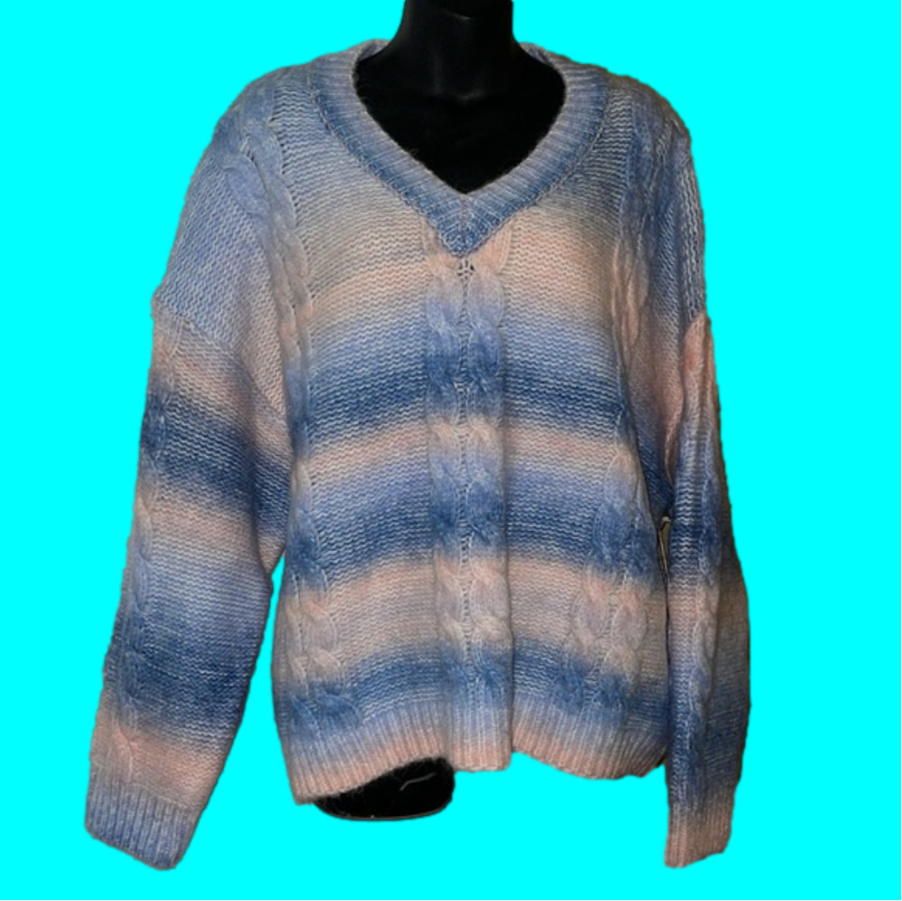 New Cocobleu v neck sweater L